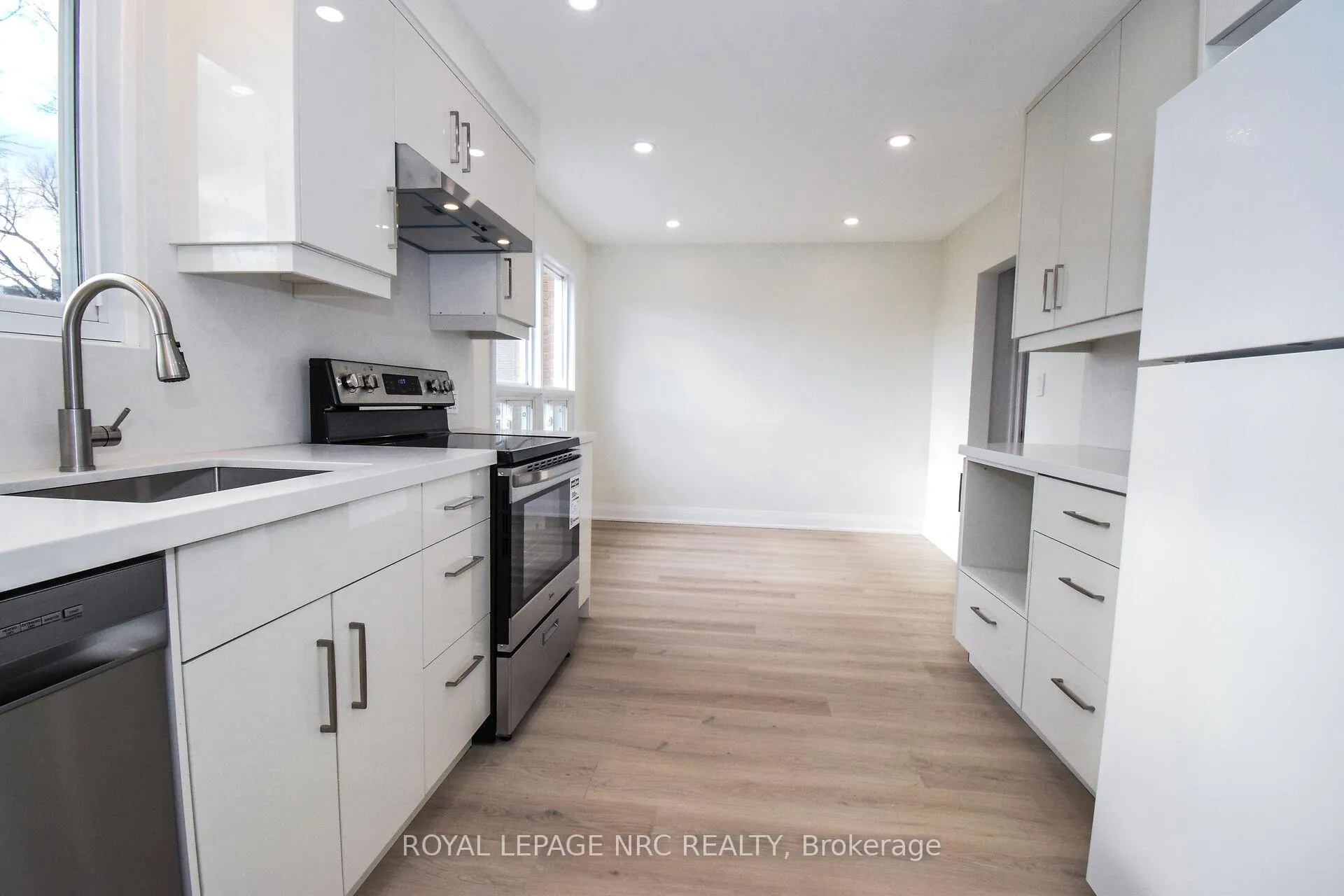 Photo 9 of 256 Scott Street, St. Catharines, Fairview — HOMEH