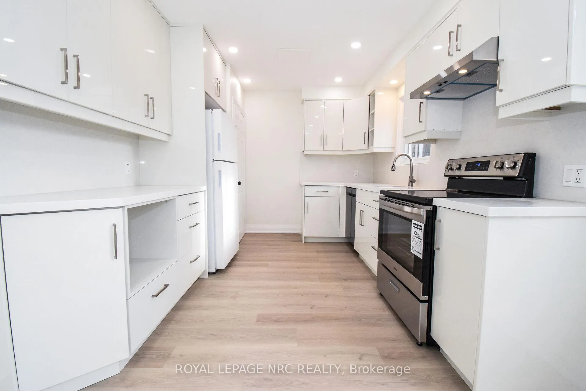 Photo 10 of 256 Scott Street, St. Catharines, Fairview — HOMEH
