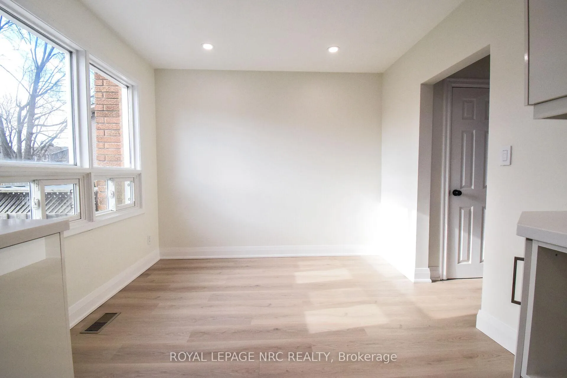 Photo 13 of 256 Scott Street, St. Catharines, Fairview — HOMEH
