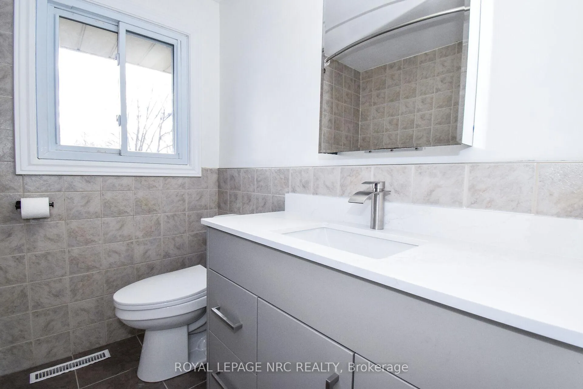 Photo 23 of 256 Scott Street, St. Catharines, Fairview — HOMEH