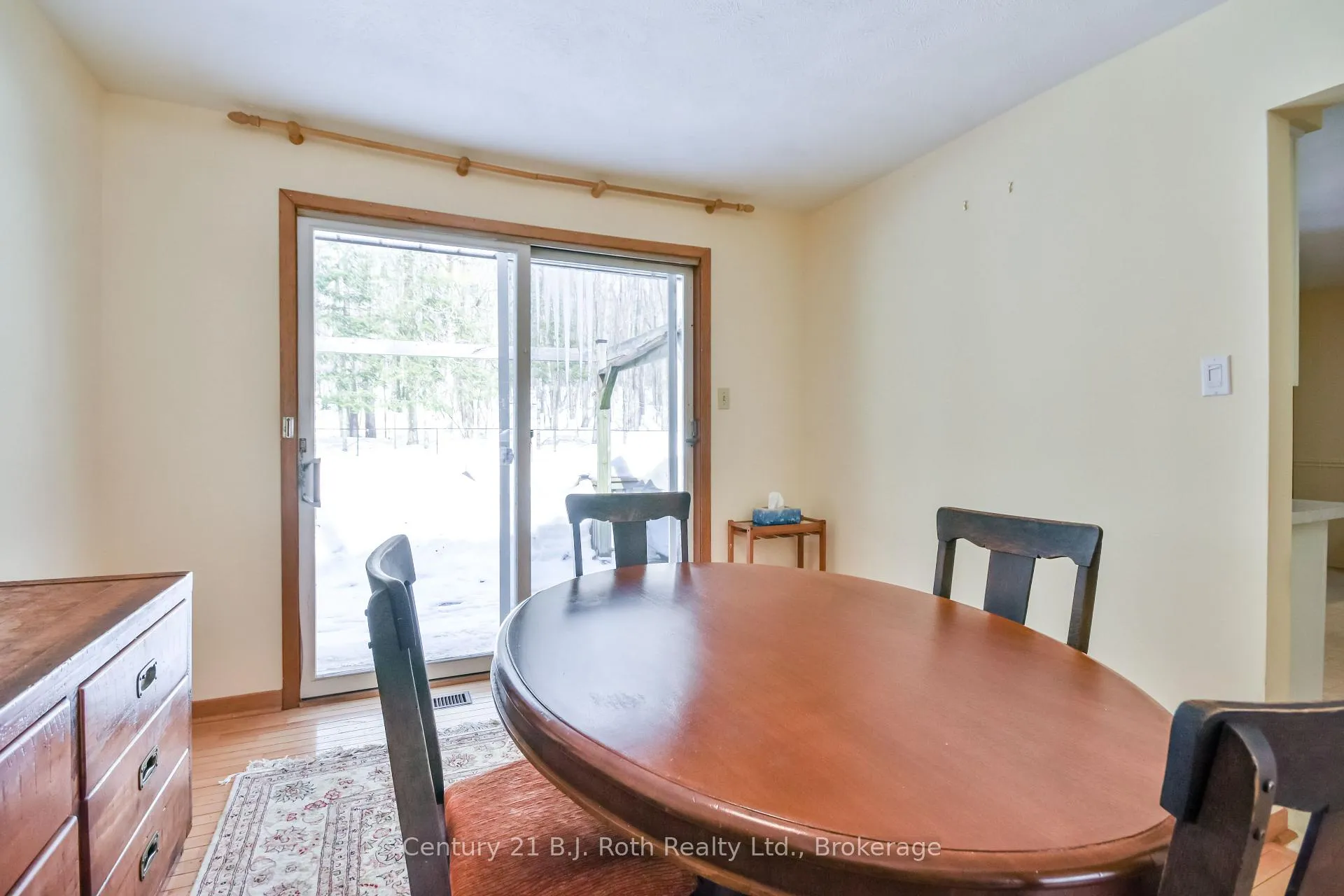 Photo 5 of 864 Midland Point Road, Midland — HOMEH