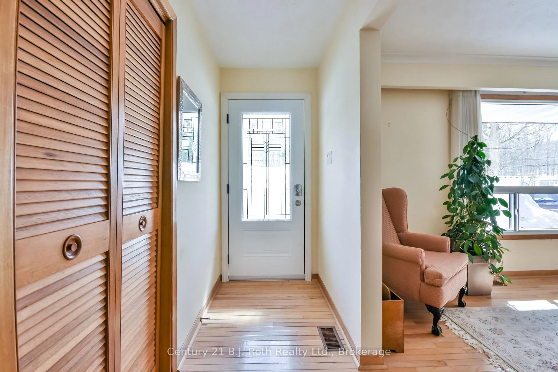 Photo 6 of 864 Midland Point Road, Midland — HOMEH