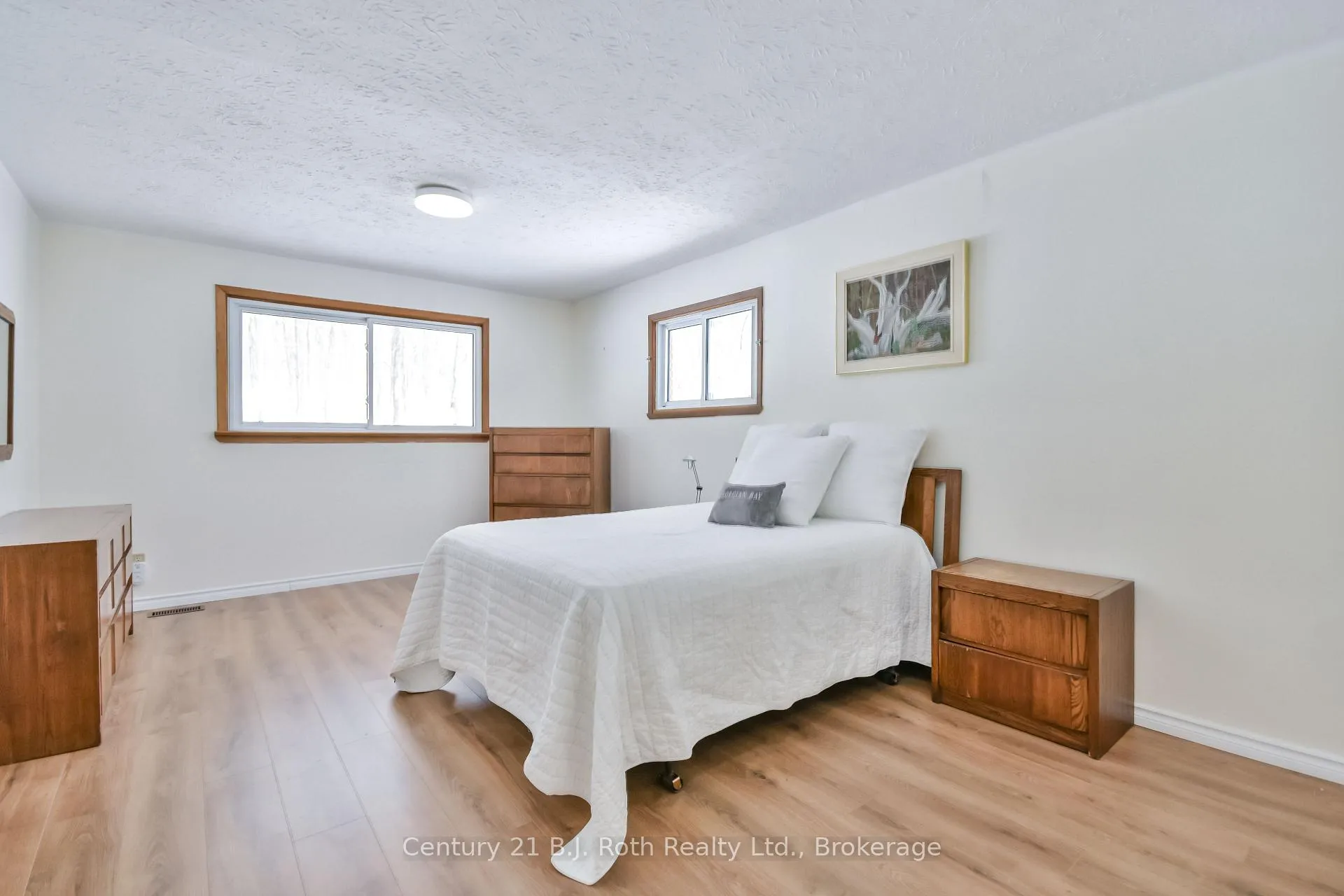 Photo 7 of 864 Midland Point Road, Midland — HOMEH