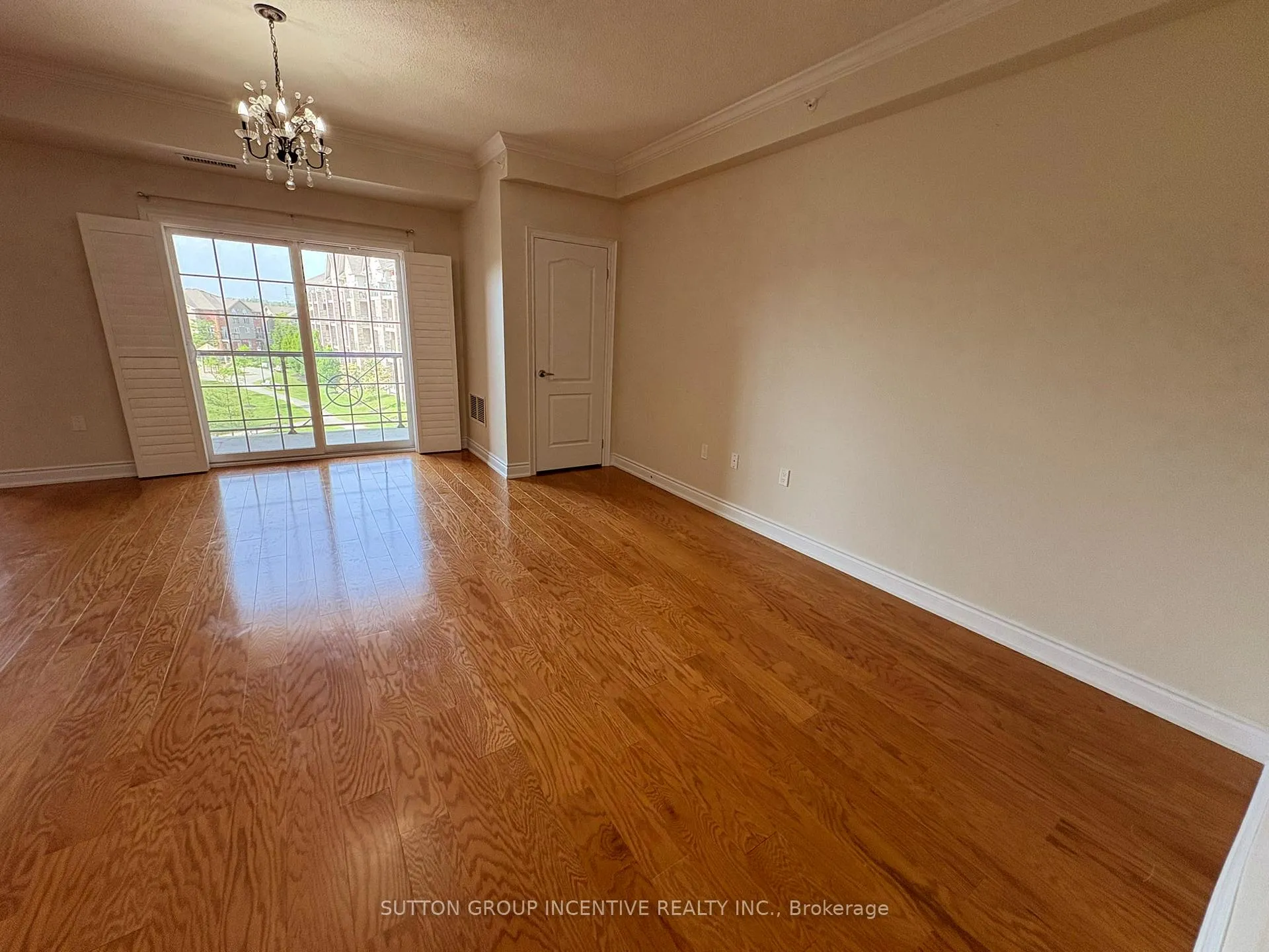 Photo 2 of 43 Ferndale Drive S, Barrie, Ardagh — HOMEH
