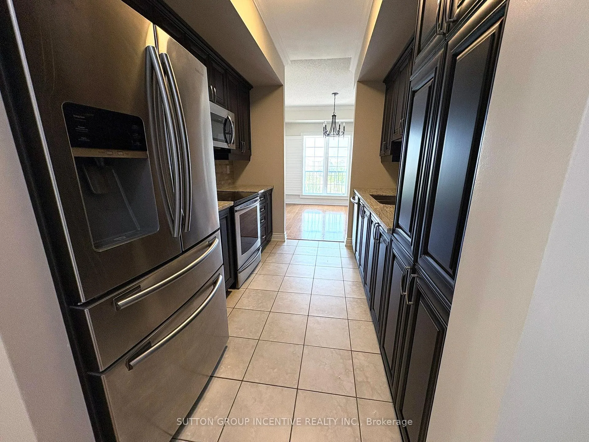 Photo 5 of 43 Ferndale Drive S, Barrie, Ardagh — HOMEH