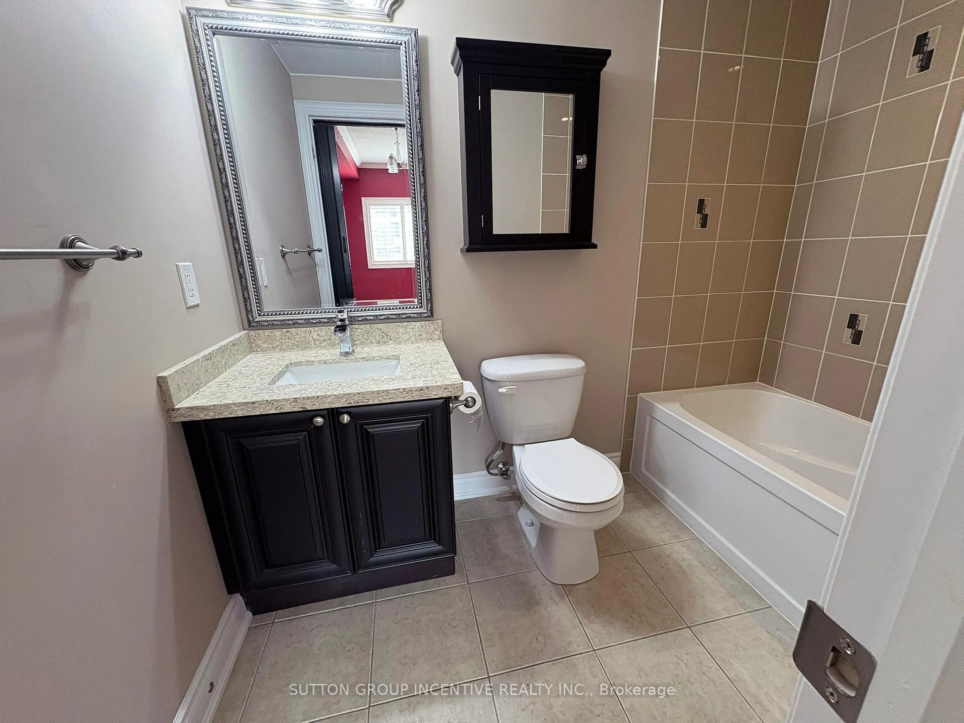 Photo 8 of 43 Ferndale Drive S, Barrie, Ardagh — HOMEH