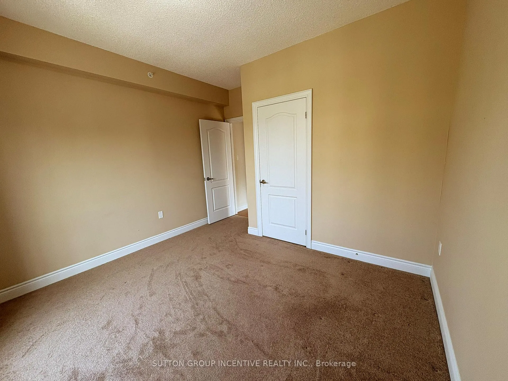 Photo 10 of 43 Ferndale Drive S, Barrie, Ardagh — HOMEH