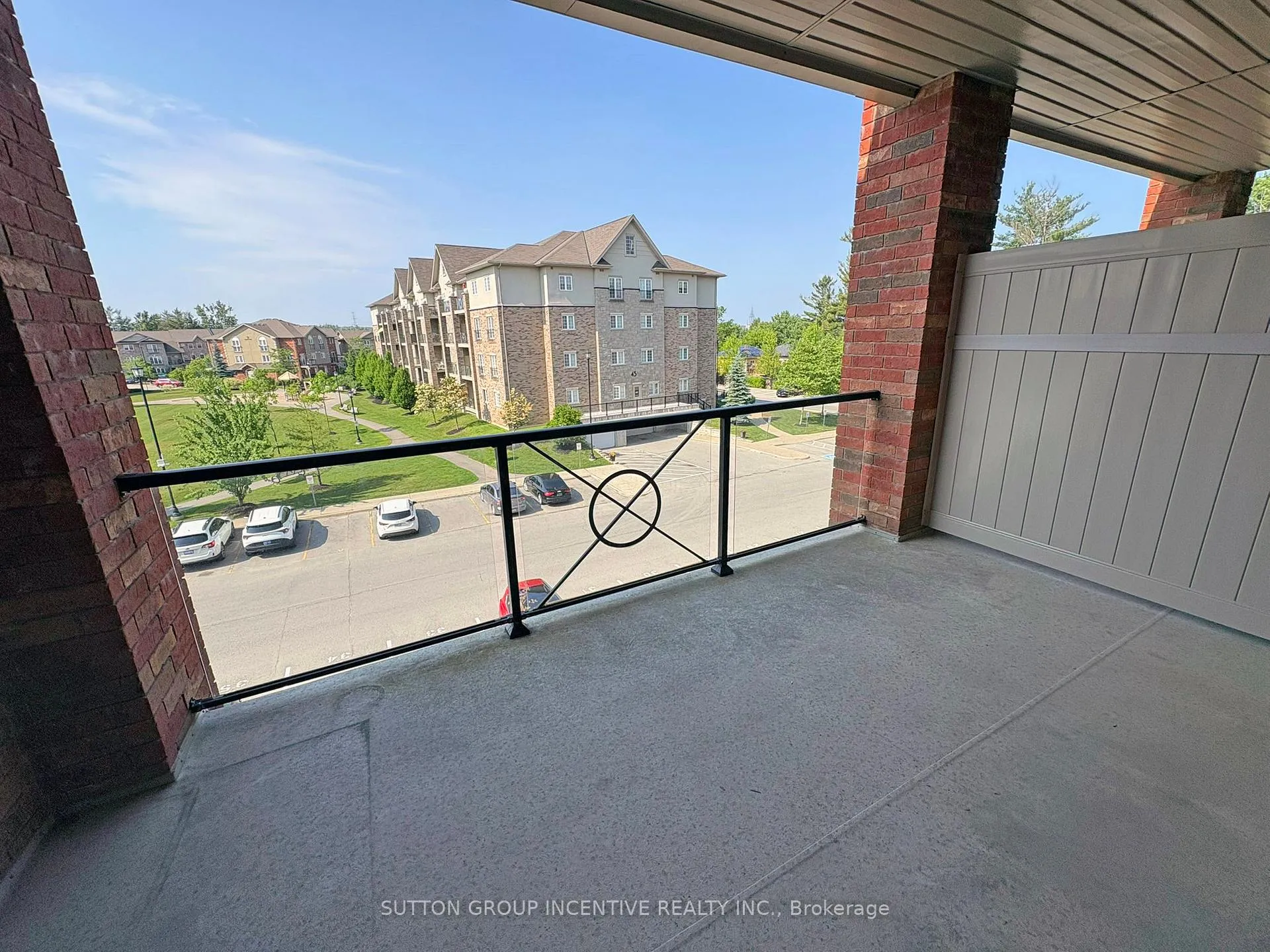 Photo 12 of 43 Ferndale Drive S, Barrie, Ardagh — HOMEH