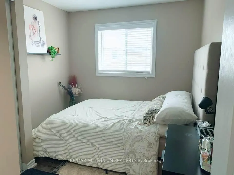 Photo 4 of 60 Southwoods Crescent, Barrie, Holly — HOMEH