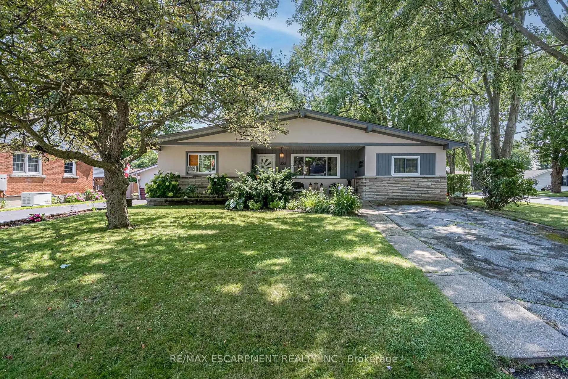 Front of 328 Fairview Avenue W