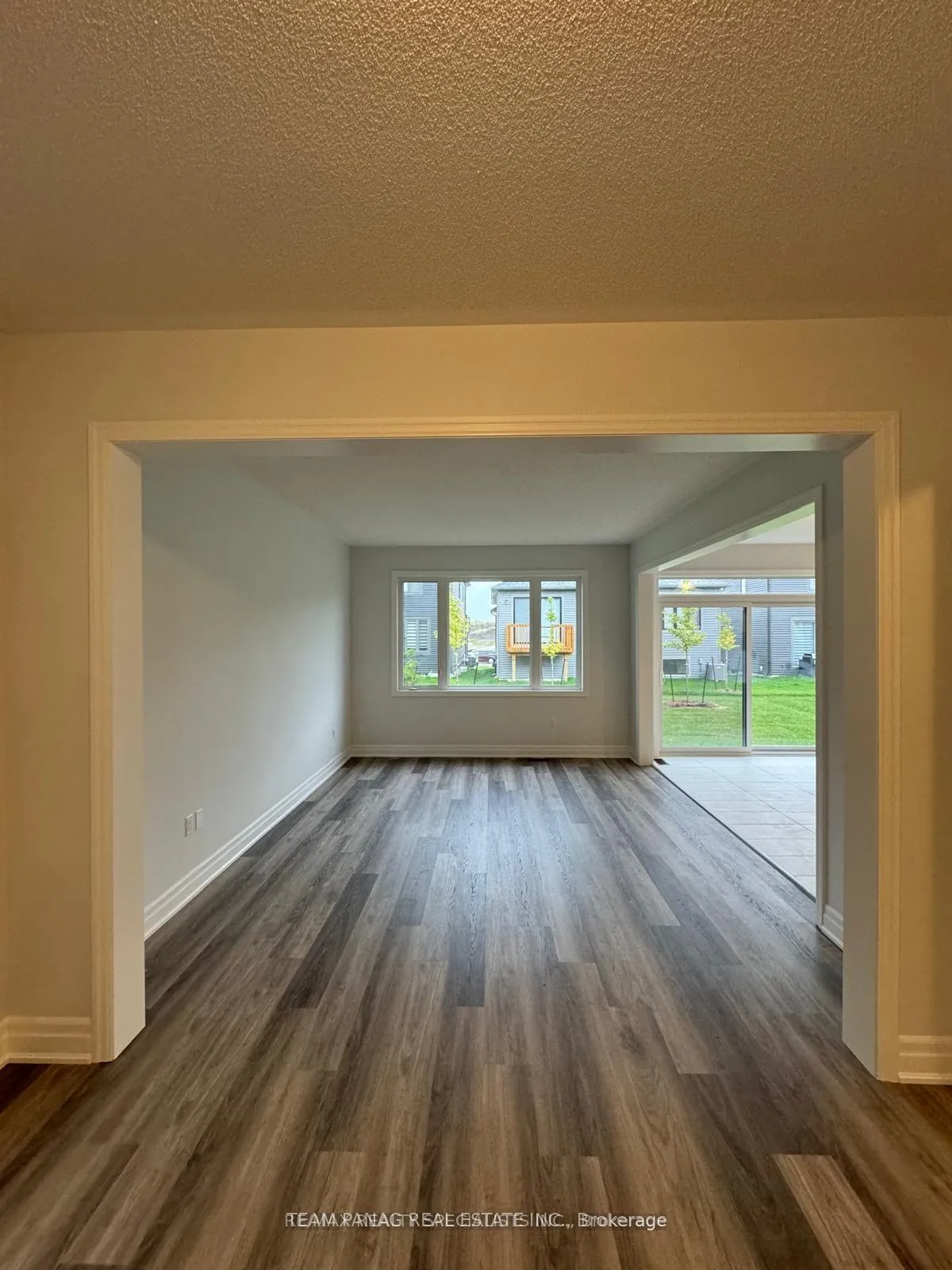 Photo 6 of 42 Del Ray Crescent, Wasaga Beach — HOMEH
