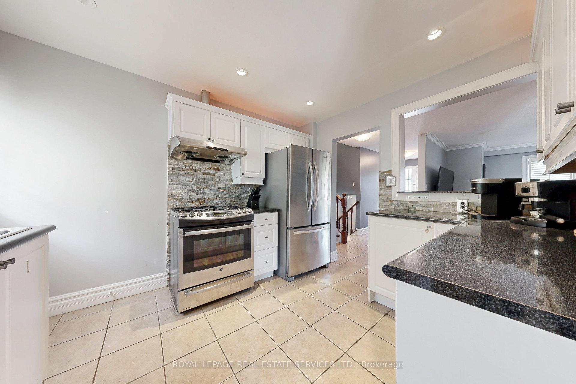 Photo 4 of 163 Connaught Crescent, Caledon, Bolton West — HOMEH