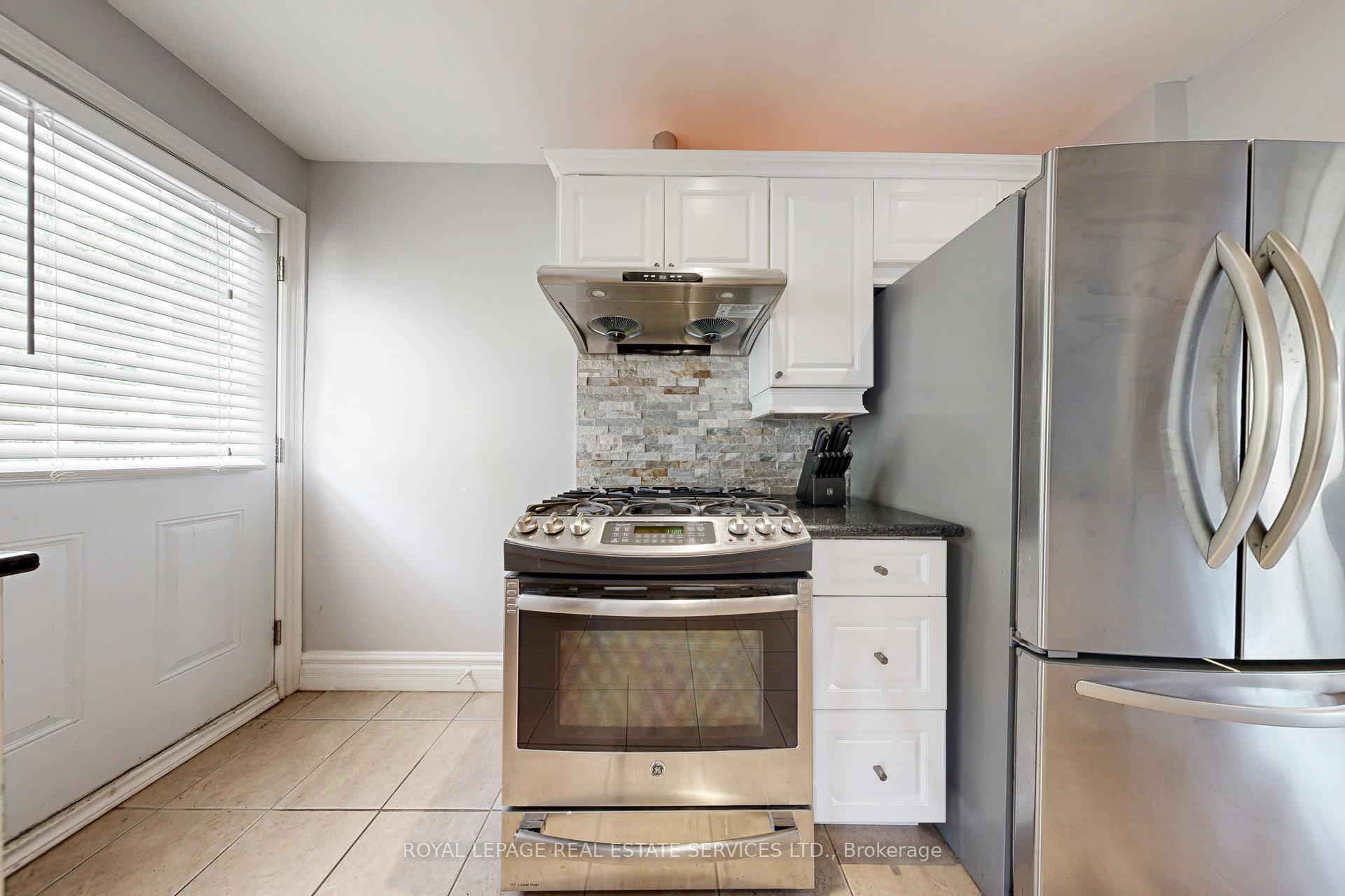 Photo 2 of 163 Connaught Crescent, Caledon, Bolton West — HOMEH