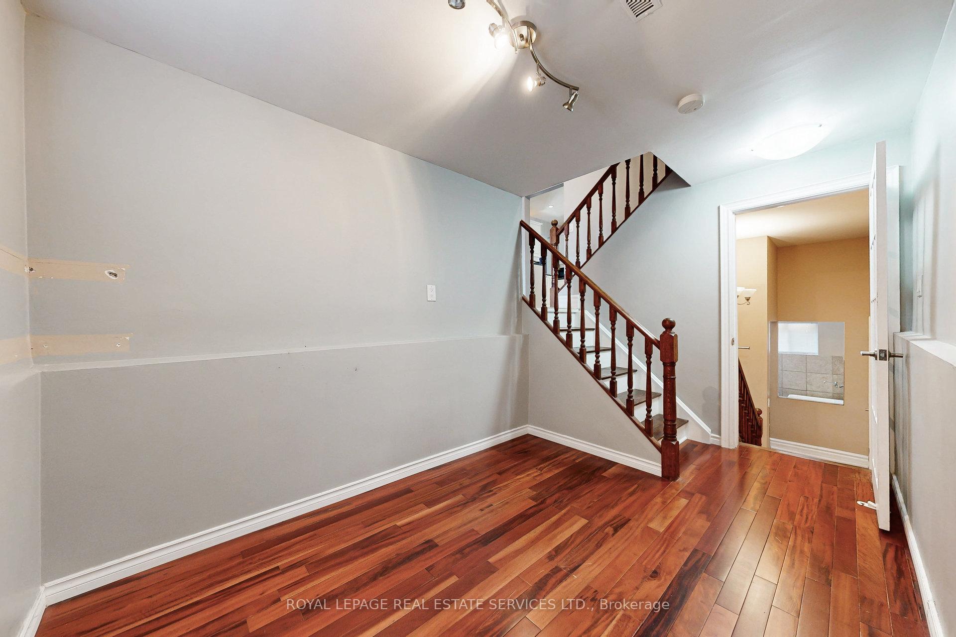 Photo 10 of 163 Connaught Crescent, Caledon, Bolton West — HOMEH