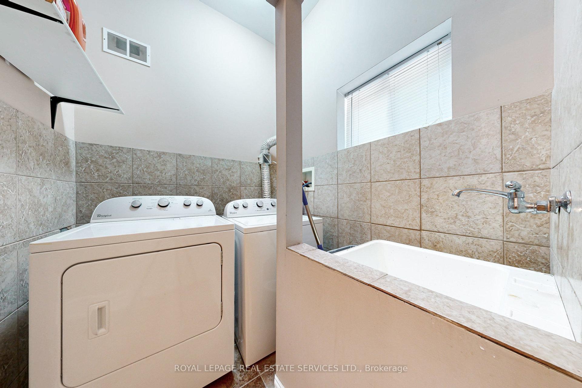 Photo 15 of 163 Connaught Crescent, Caledon, Bolton West — HOMEH