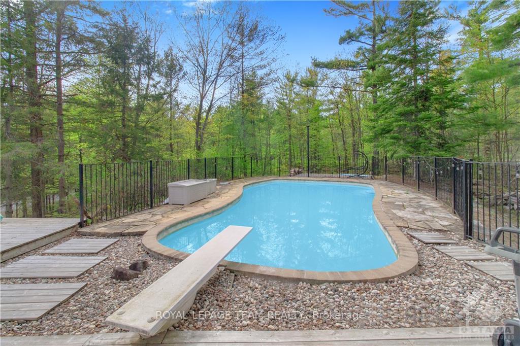 Photo 18 of 149 Pineridge Road, Ottawa, Carp — HOMEH