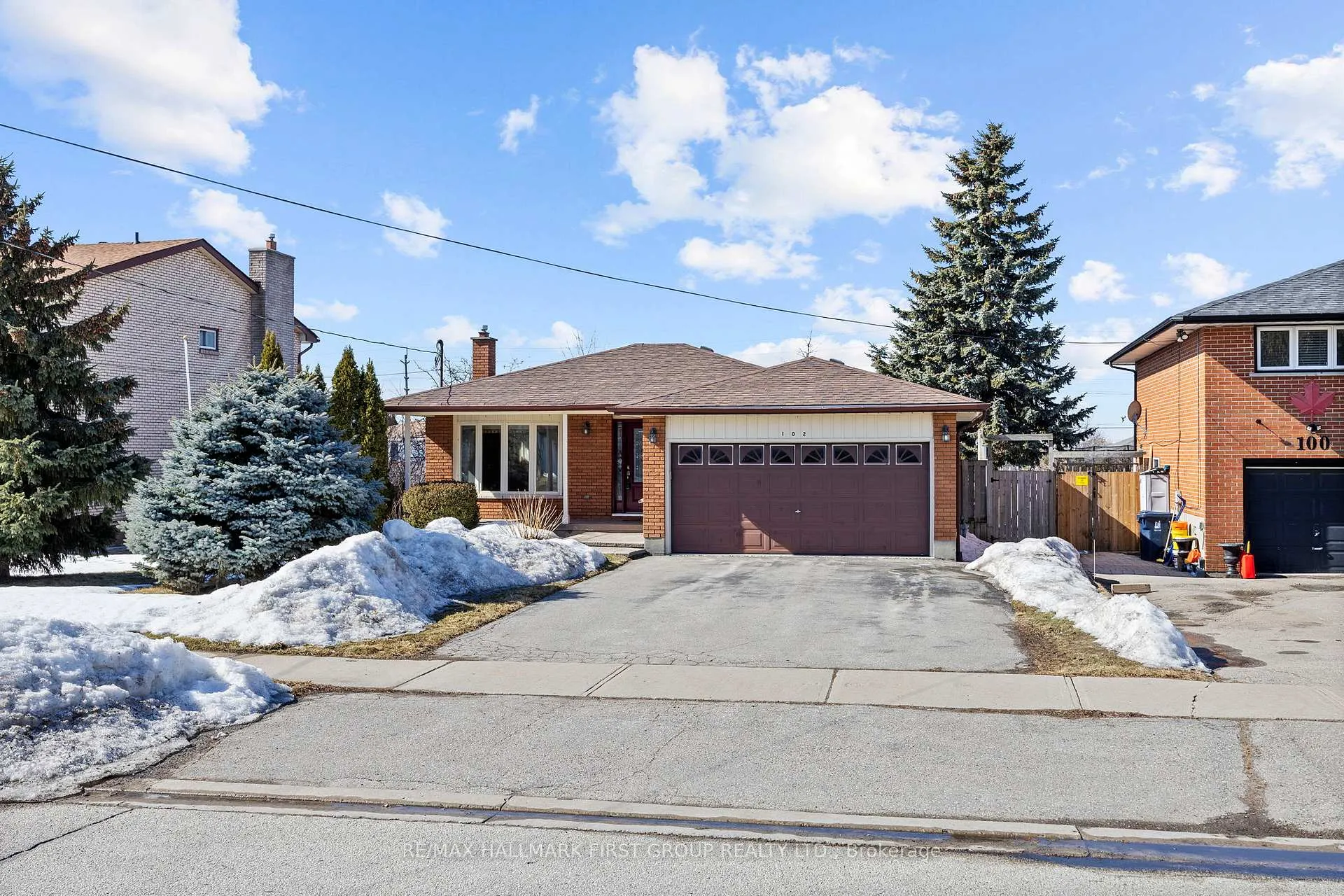 Photo 1 of 102 Applewood Crescent, Whitby, Blue Grass Meadows — HOMEH