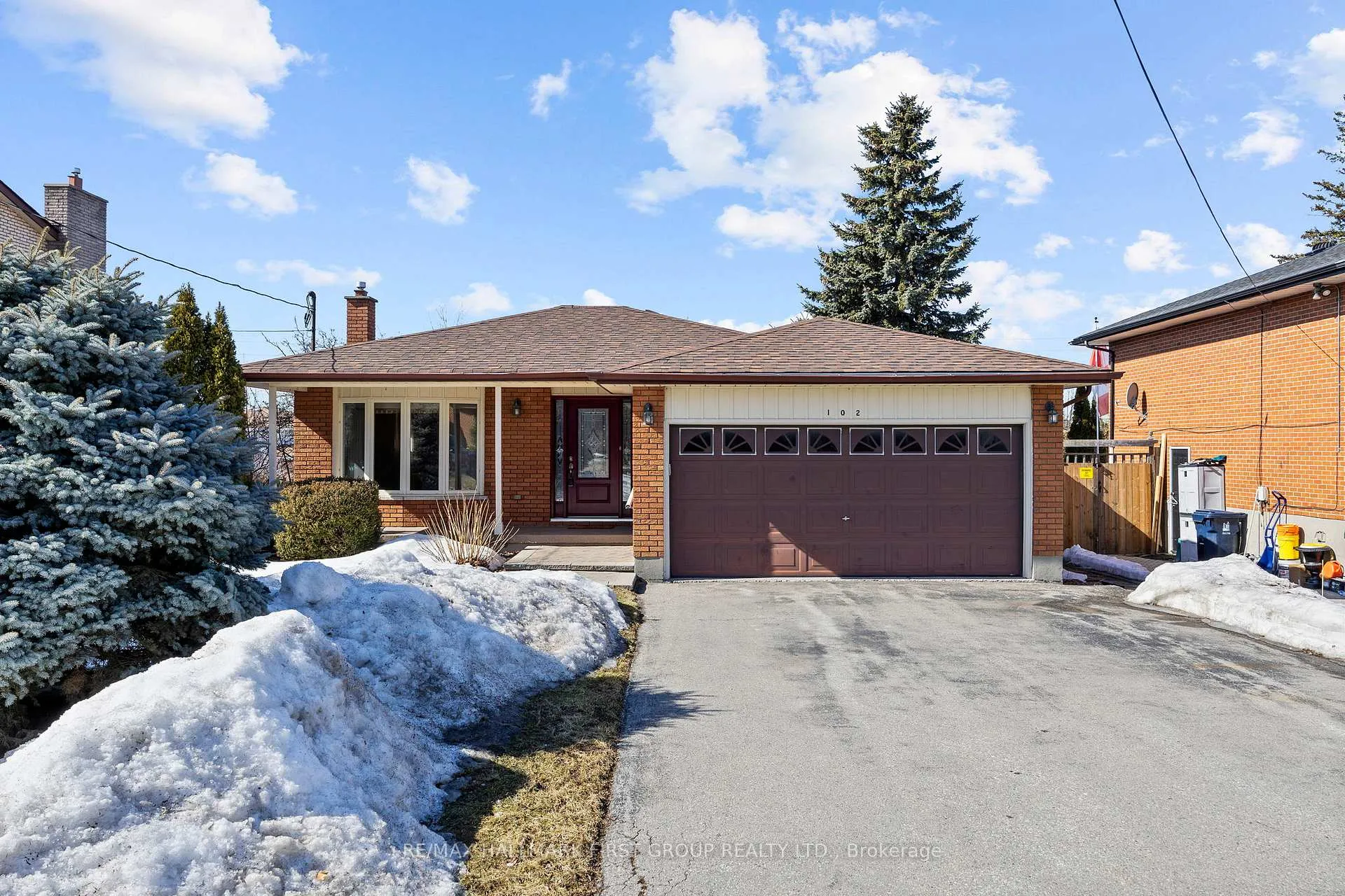 Photo 4 of 102 Applewood Crescent, Whitby, Blue Grass Meadows — HOMEH