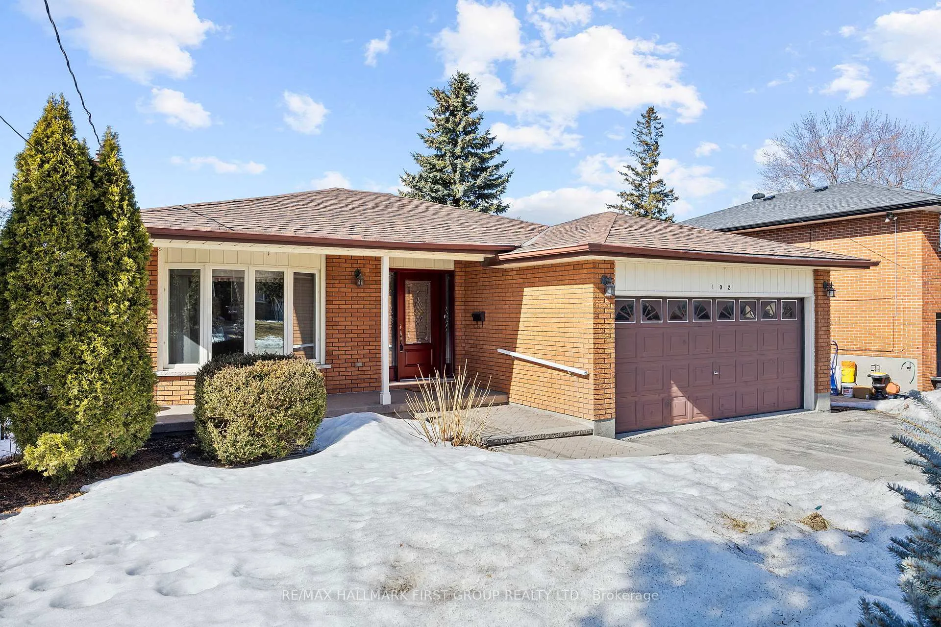 Photo 5 of 102 Applewood Crescent, Whitby, Blue Grass Meadows — HOMEH