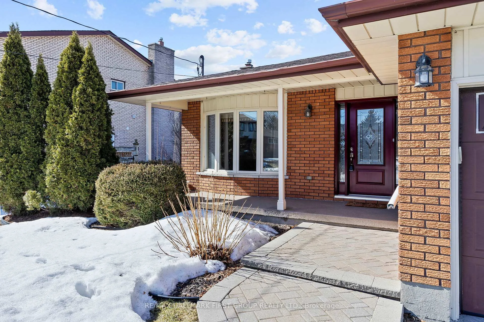 Photo 6 of 102 Applewood Crescent, Whitby, Blue Grass Meadows — HOMEH