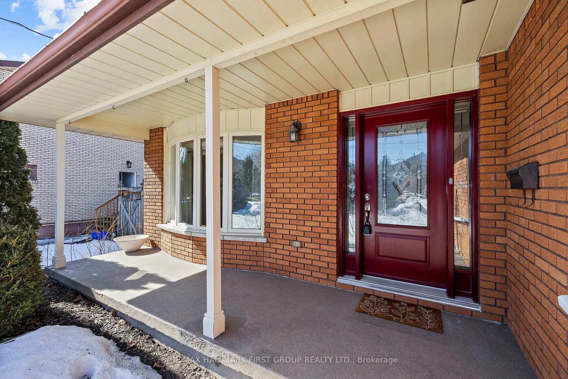 Photo 7 of 102 Applewood Crescent, Whitby, Blue Grass Meadows — HOMEH