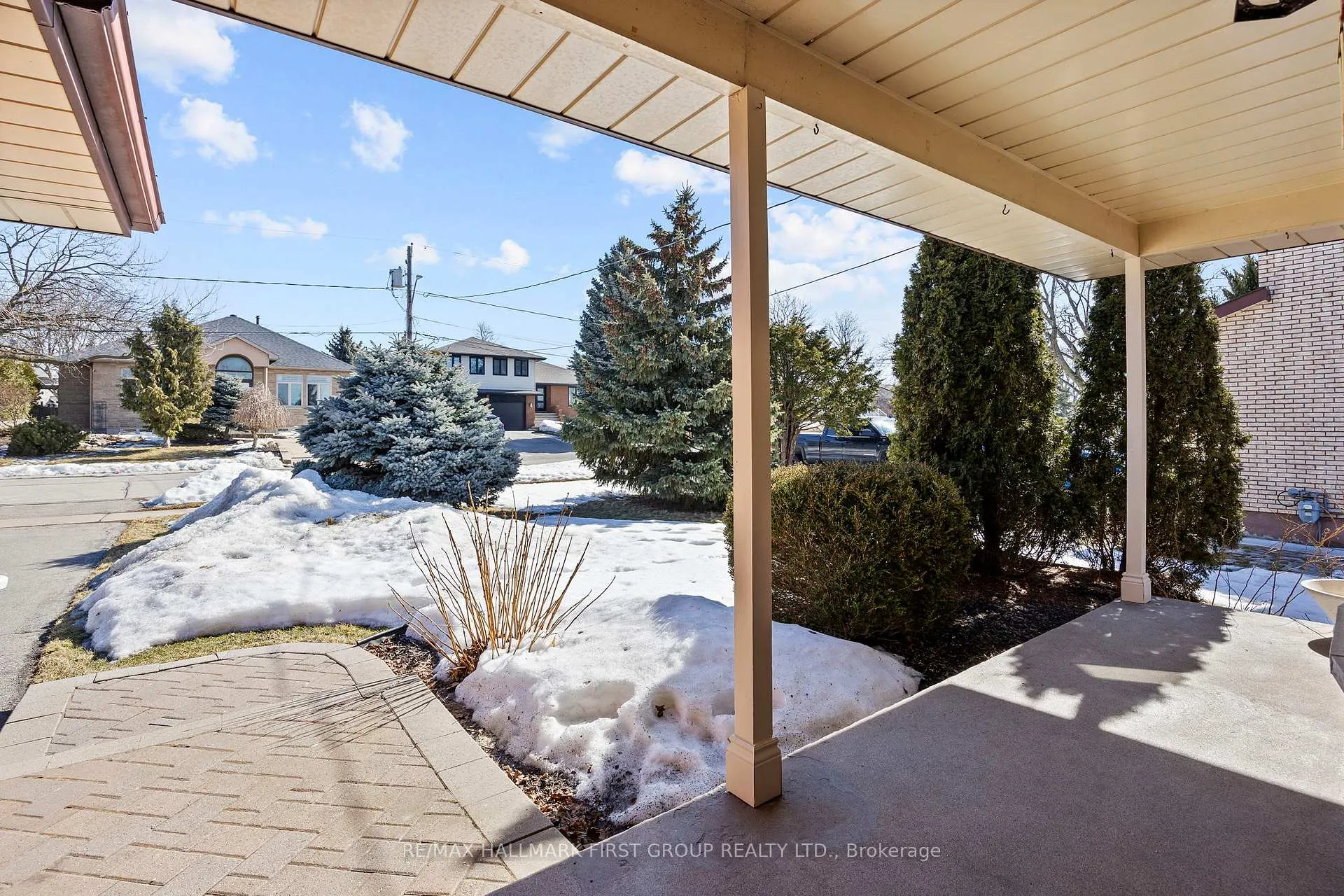 Photo 8 of 102 Applewood Crescent, Whitby, Blue Grass Meadows — HOMEH