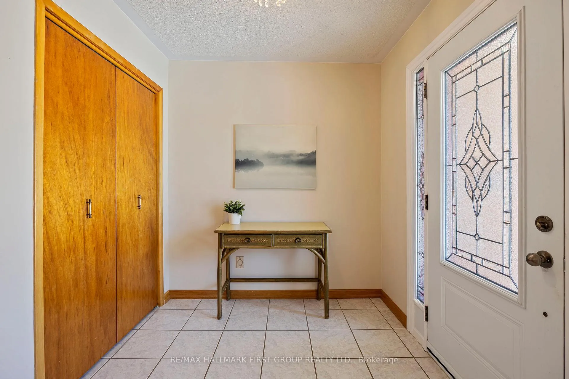 Photo 10 of 102 Applewood Crescent, Whitby, Blue Grass Meadows — HOMEH
