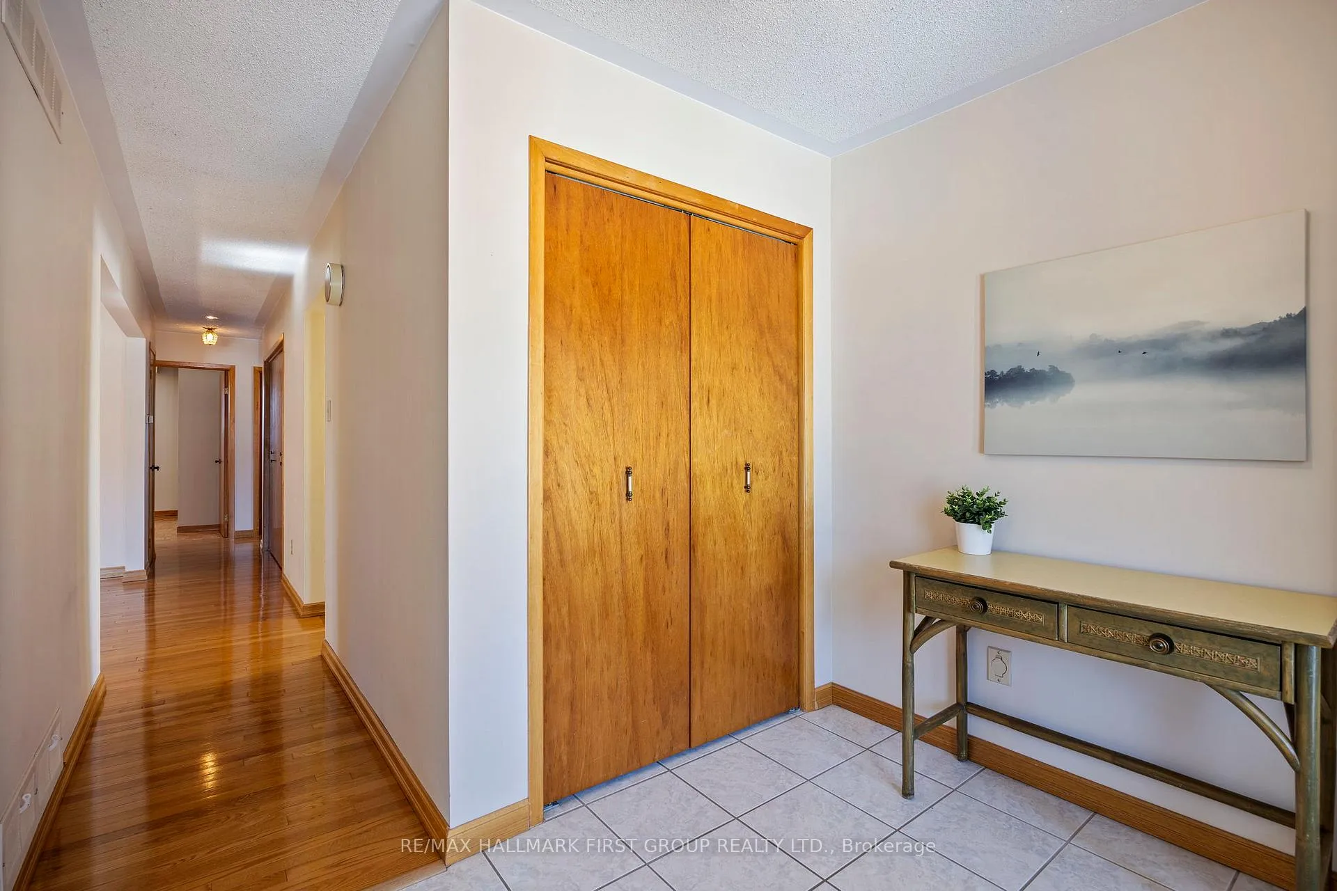 Photo 11 of 102 Applewood Crescent, Whitby, Blue Grass Meadows — HOMEH
