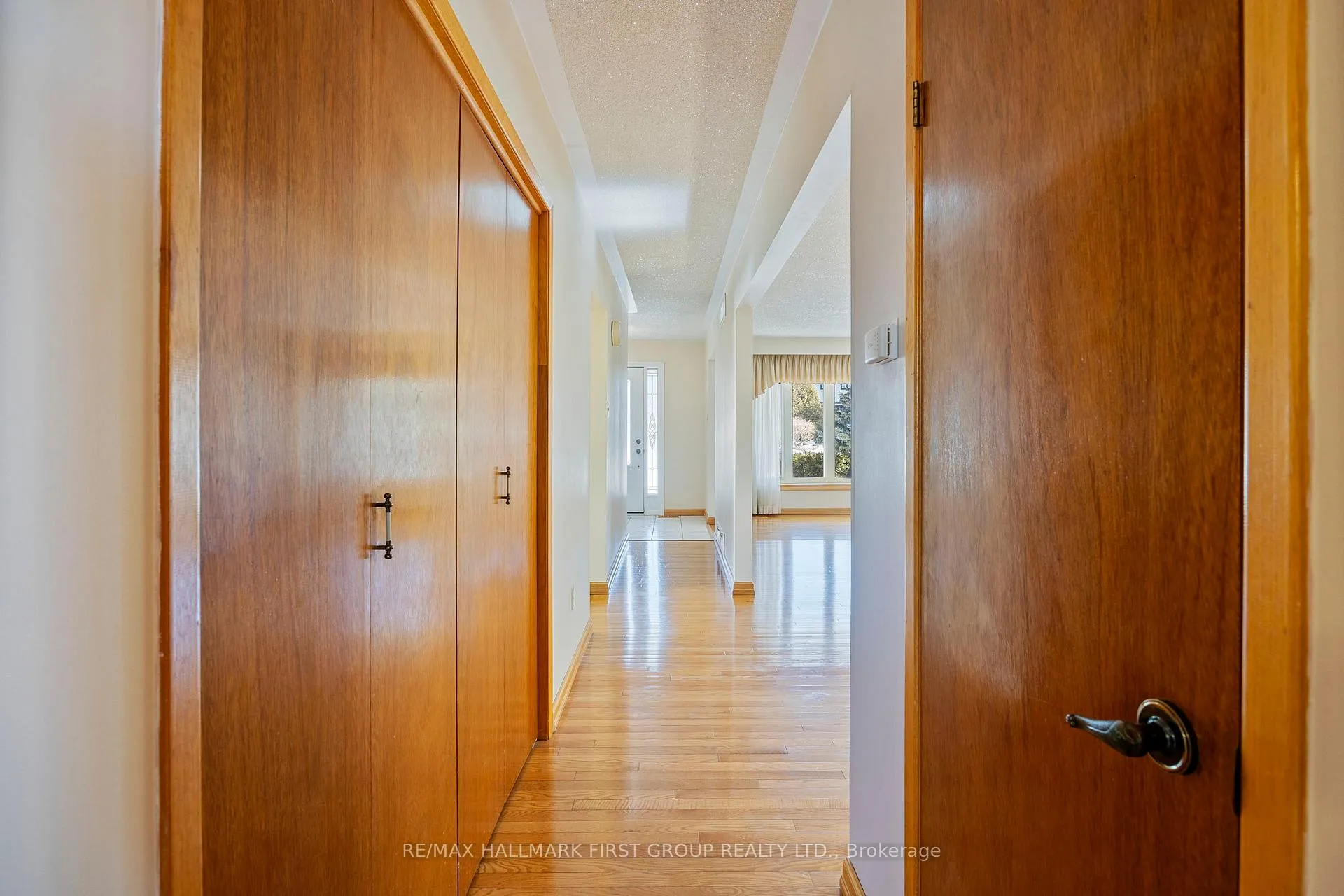 Photo 12 of 102 Applewood Crescent, Whitby, Blue Grass Meadows — HOMEH