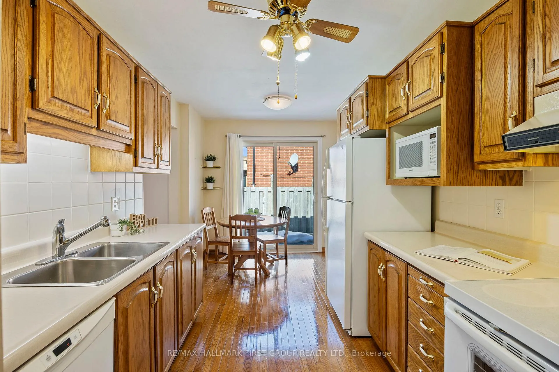 Photo 21 of 102 Applewood Crescent, Whitby, Blue Grass Meadows — HOMEH