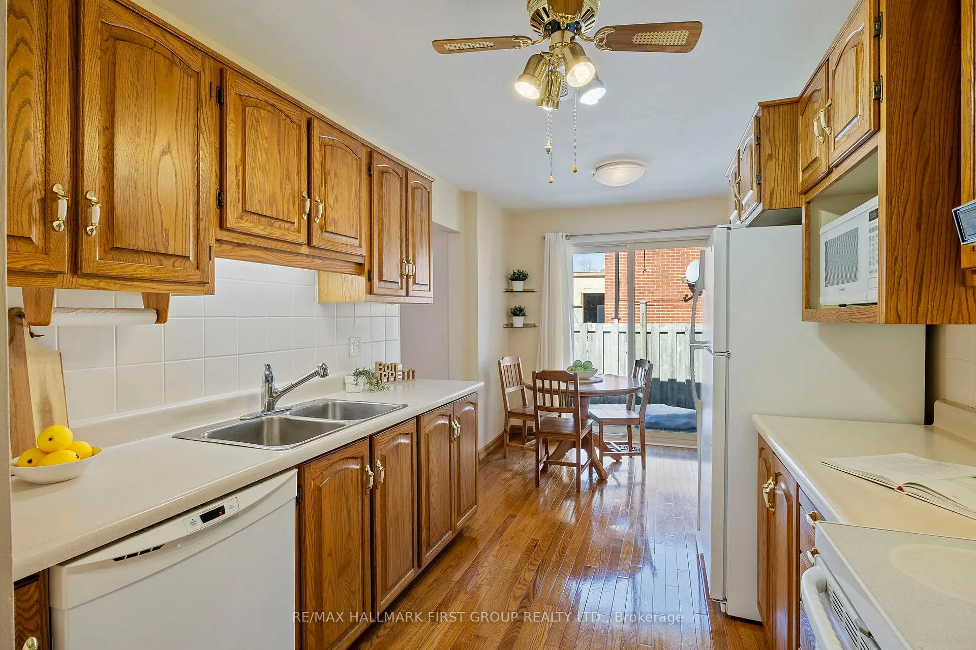 Photo 22 of 102 Applewood Crescent, Whitby, Blue Grass Meadows — HOMEH