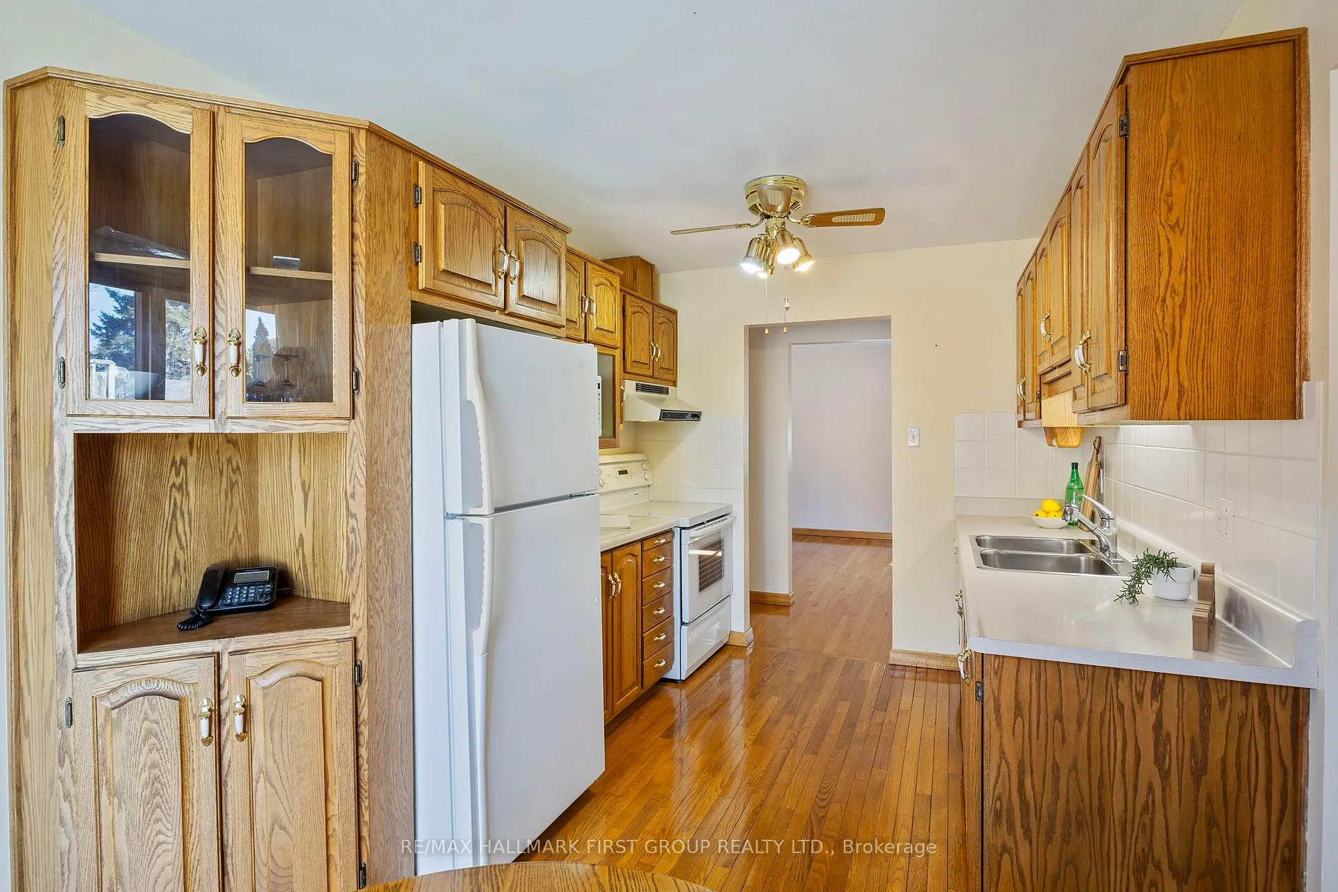 Photo 23 of 102 Applewood Crescent, Whitby, Blue Grass Meadows — HOMEH