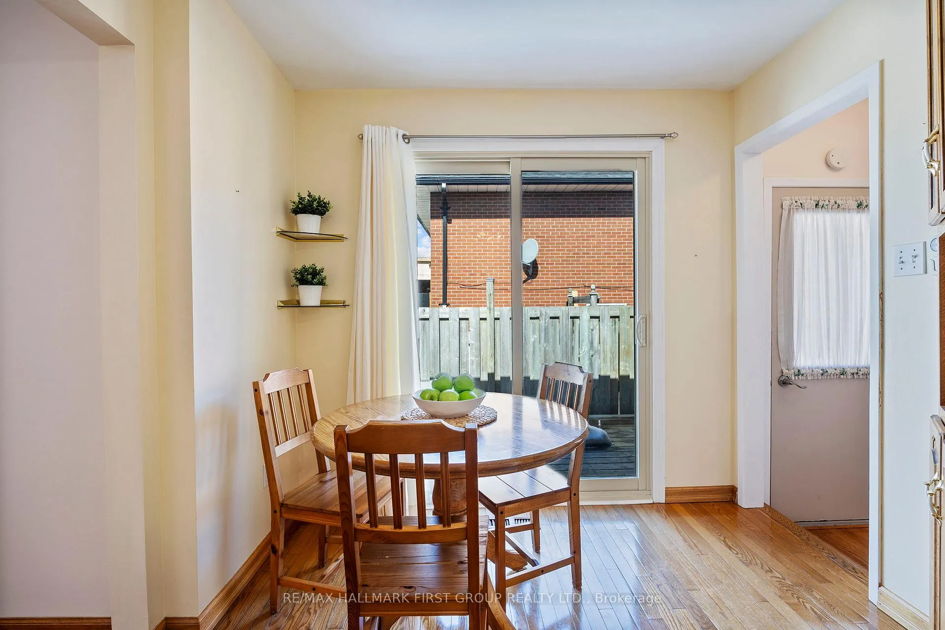 Photo 25 of 102 Applewood Crescent, Whitby, Blue Grass Meadows — HOMEH
