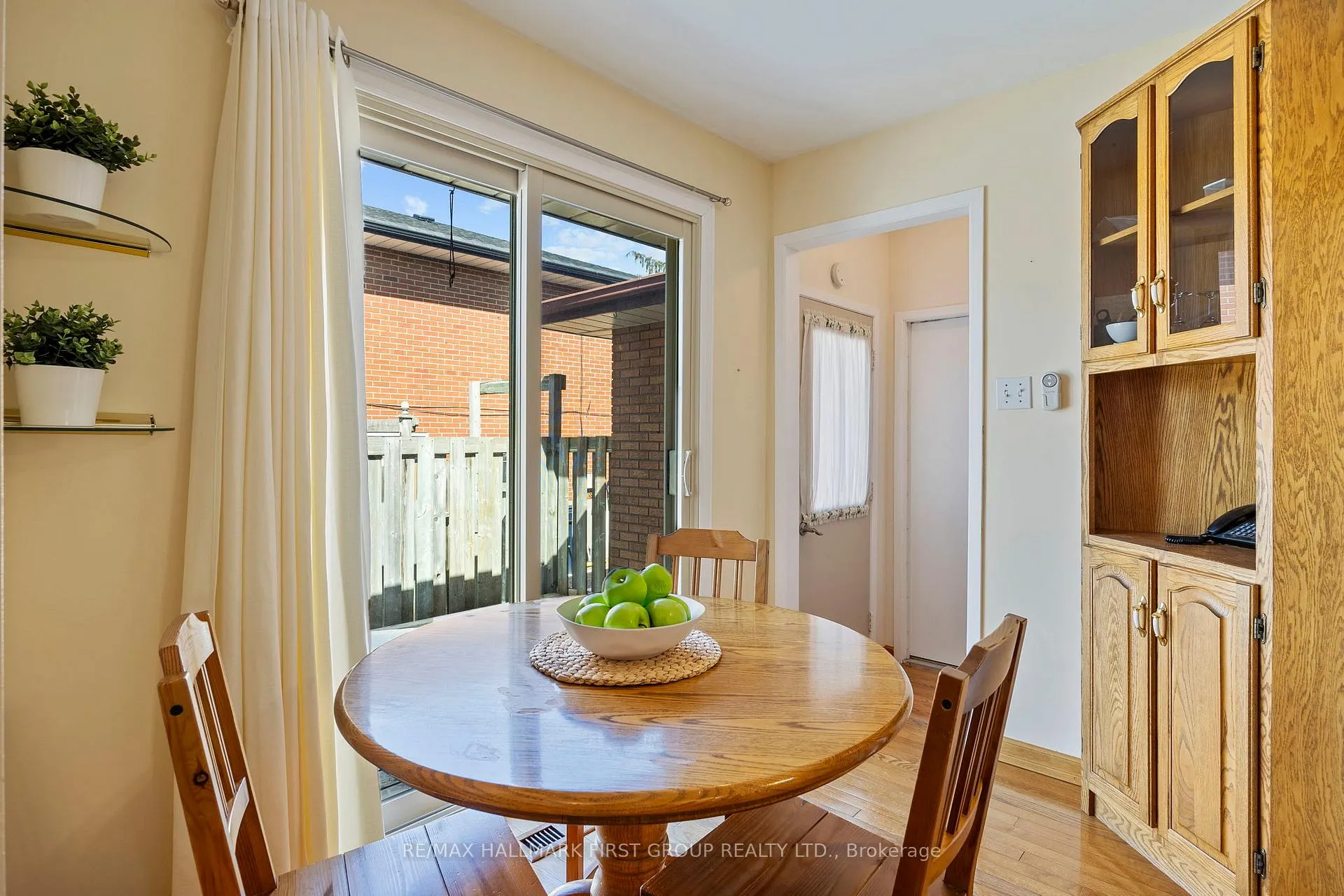 Photo 26 of 102 Applewood Crescent, Whitby, Blue Grass Meadows — HOMEH