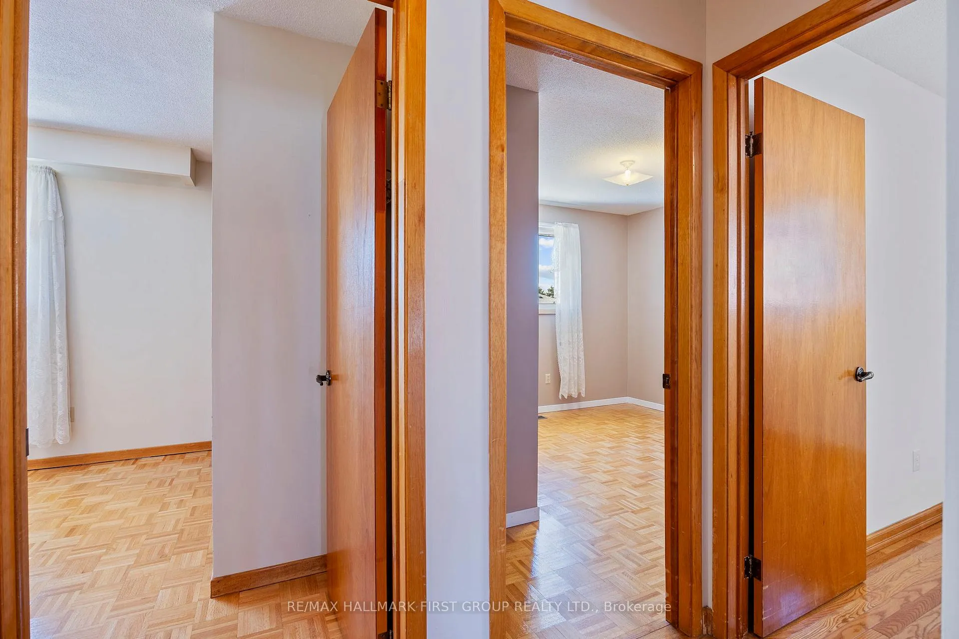 Photo 27 of 102 Applewood Crescent, Whitby, Blue Grass Meadows — HOMEH