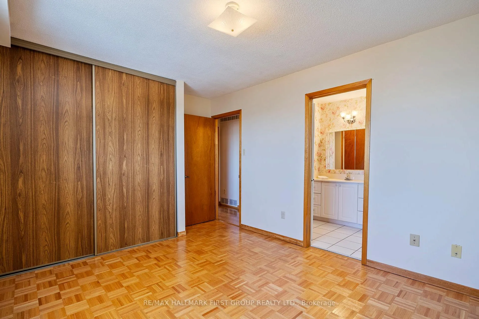 Photo 30 of 102 Applewood Crescent, Whitby, Blue Grass Meadows — HOMEH