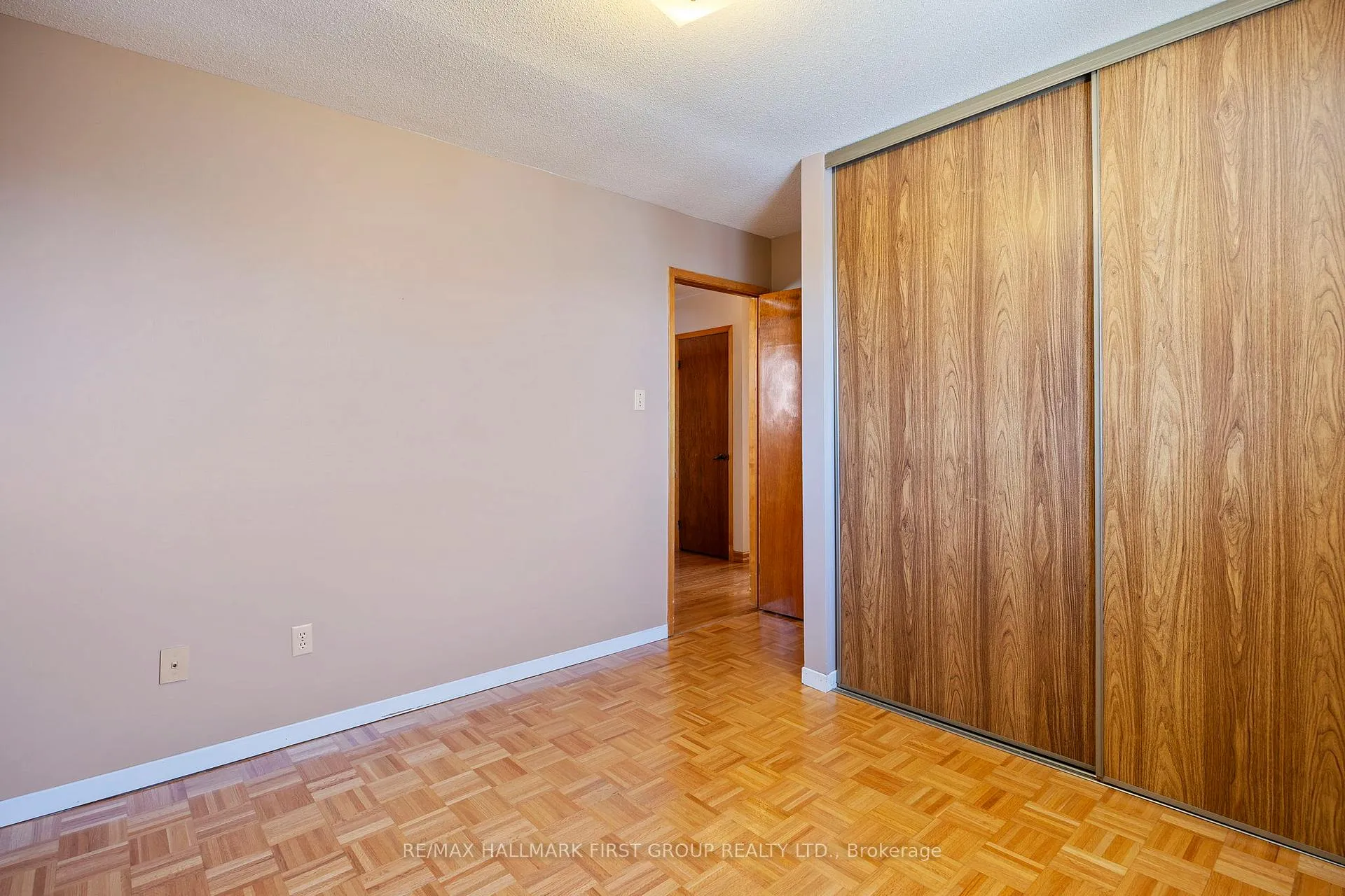 Photo 35 of 102 Applewood Crescent, Whitby, Blue Grass Meadows — HOMEH