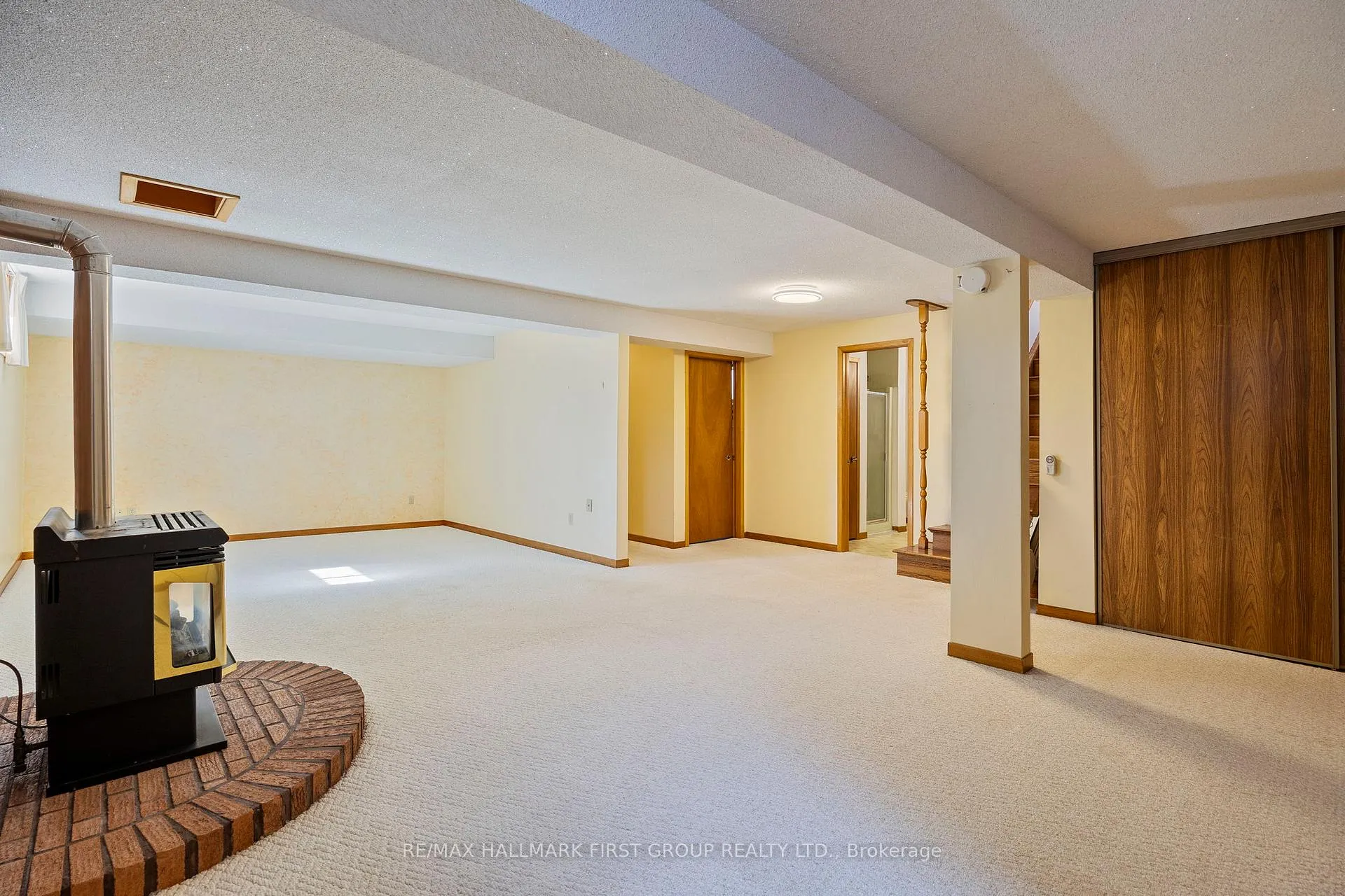 Photo 42 of 102 Applewood Crescent, Whitby, Blue Grass Meadows — HOMEH