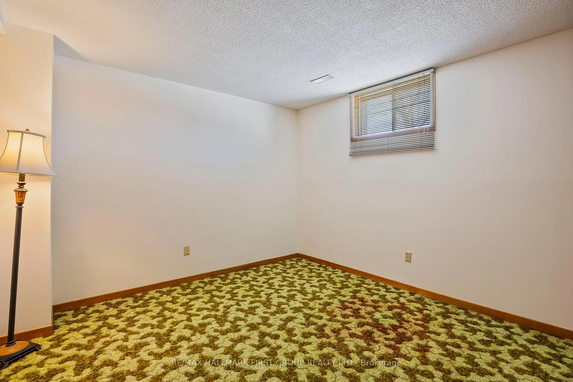 Photo 44 of 102 Applewood Crescent, Whitby, Blue Grass Meadows — HOMEH