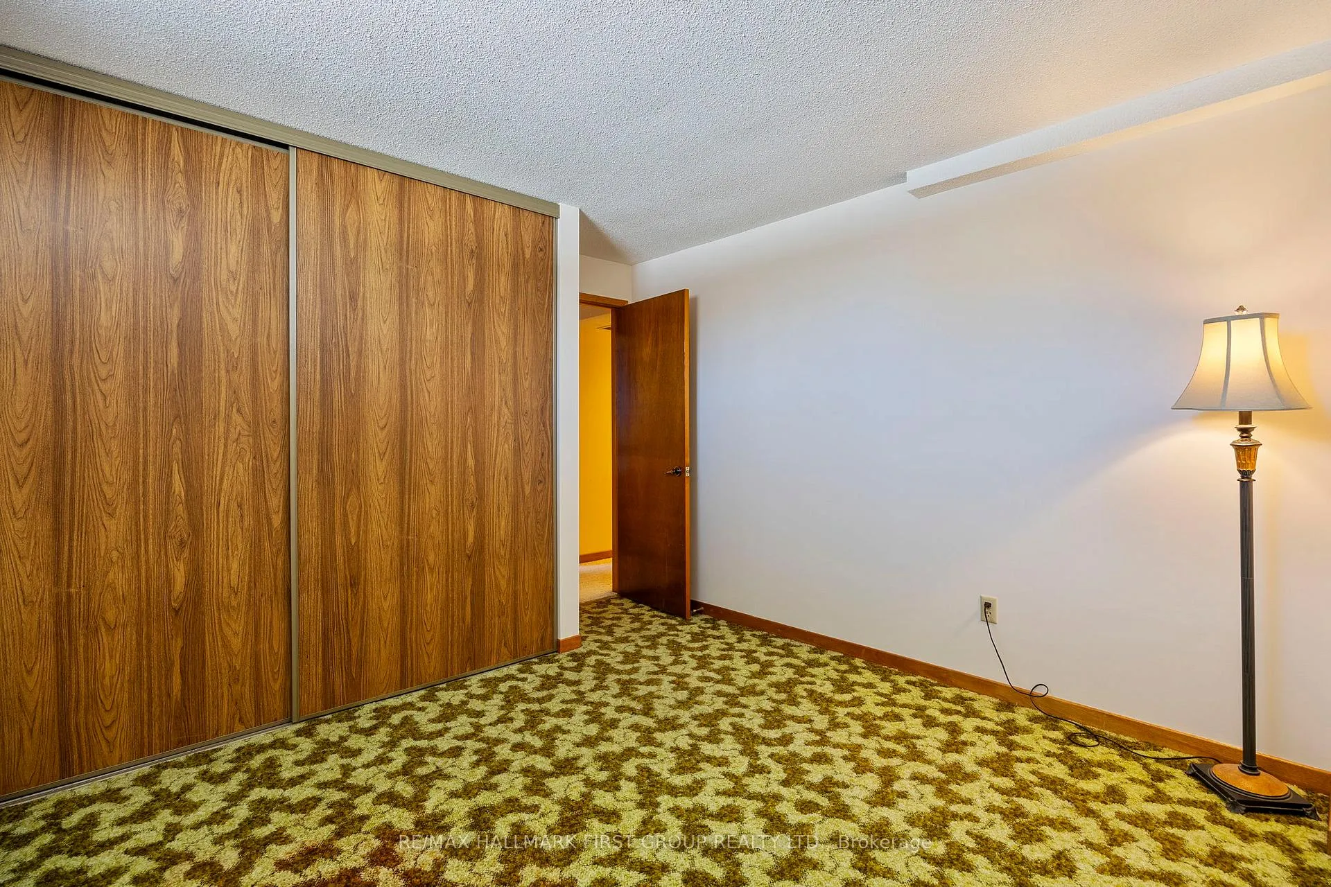 Photo 45 of 102 Applewood Crescent, Whitby, Blue Grass Meadows — HOMEH