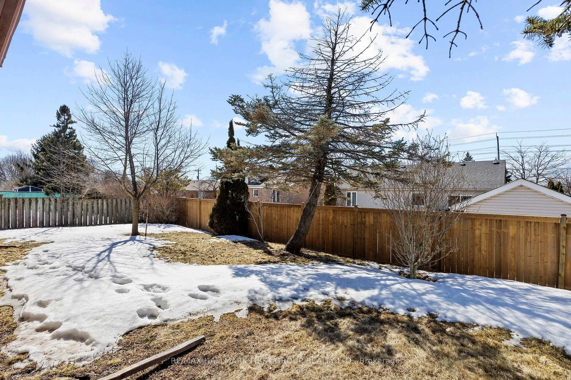 Photo 47 of 102 Applewood Crescent, Whitby, Blue Grass Meadows — HOMEH