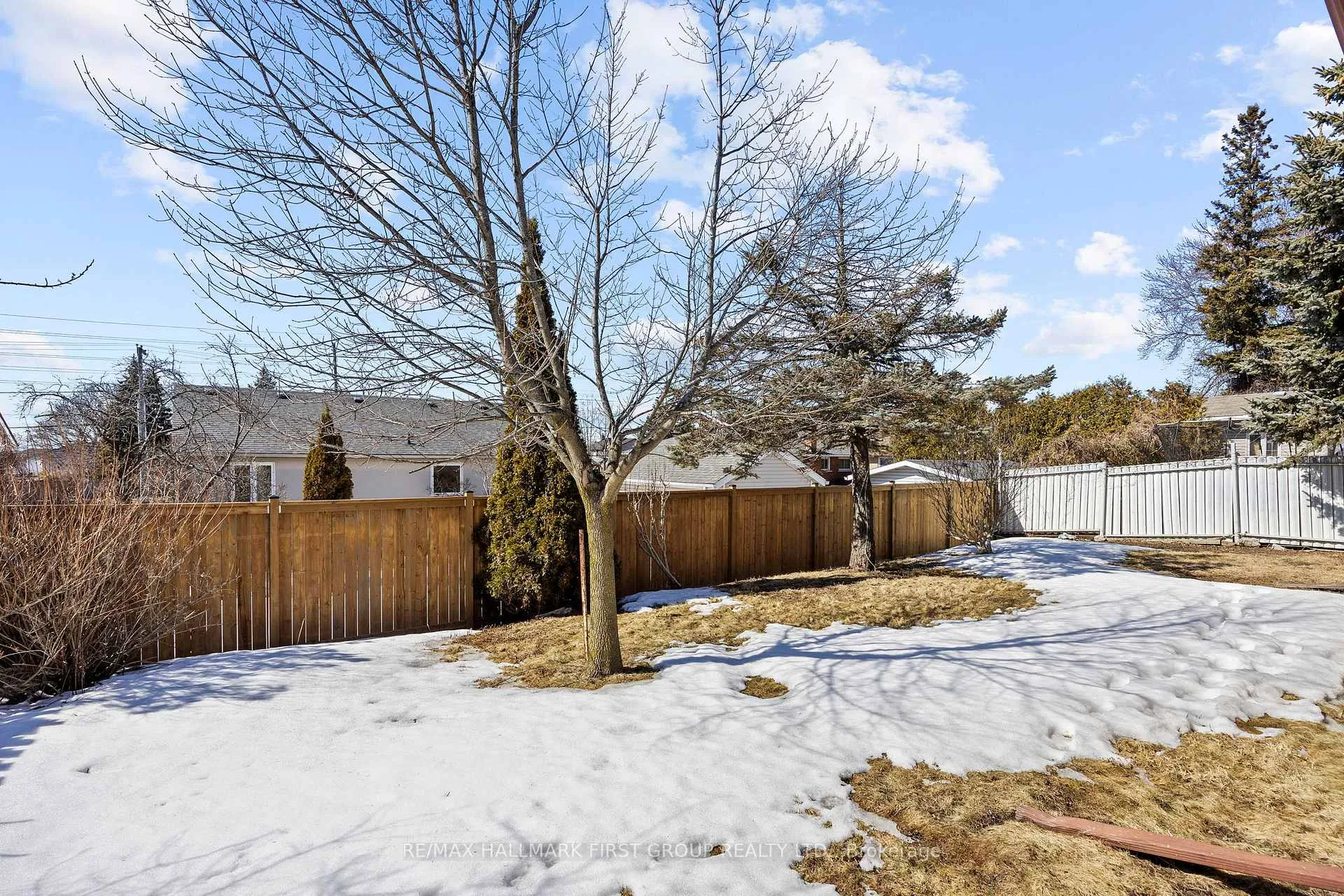 Photo 49 of 102 Applewood Crescent, Whitby, Blue Grass Meadows — HOMEH
