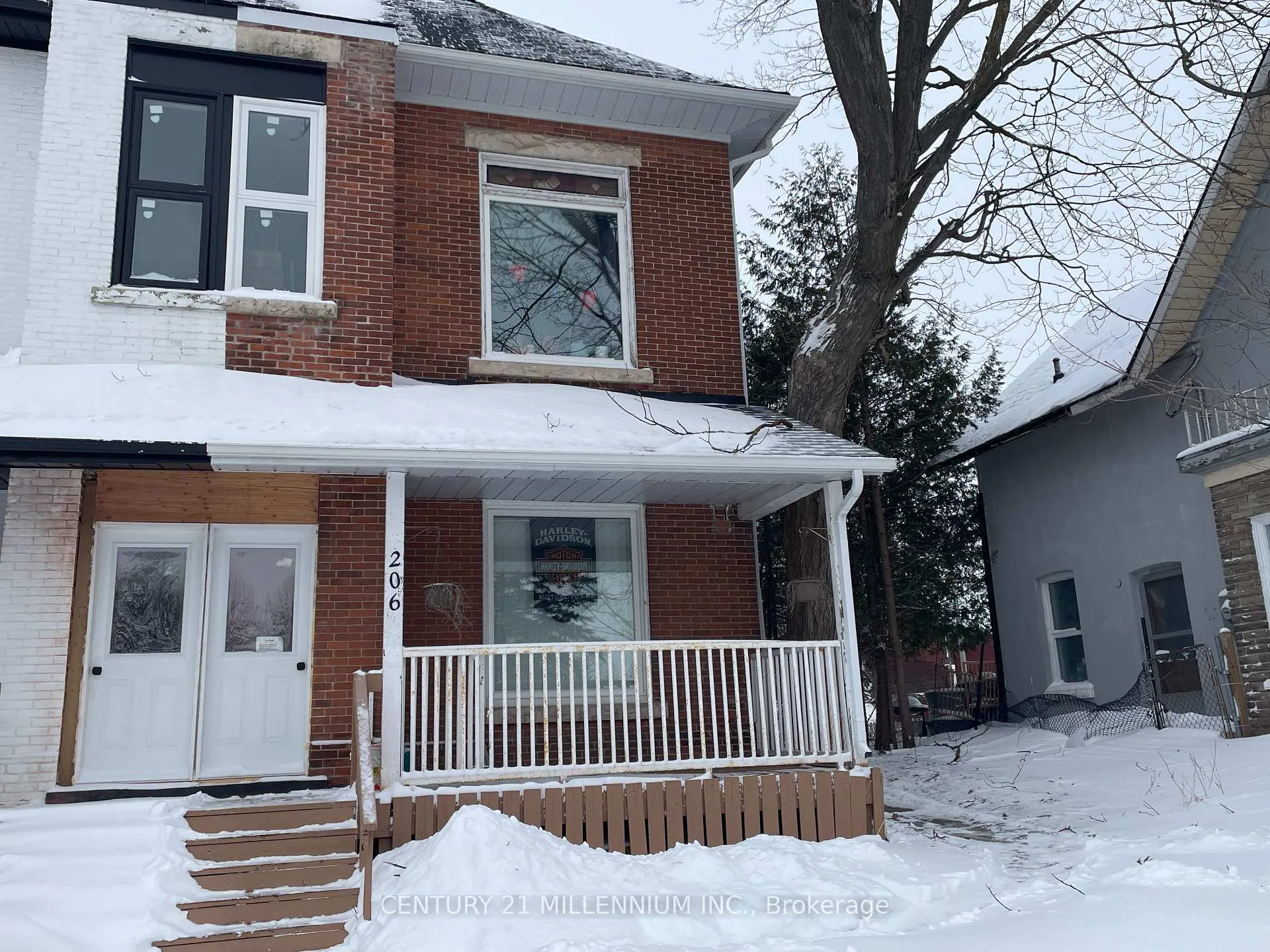 Front of Unit 2, 206 Owen Sound Street