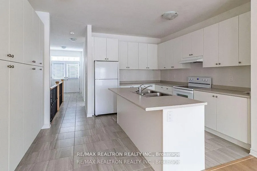 Photo 5 of 19 Abby Drive, Wasaga Beach — HOMEH