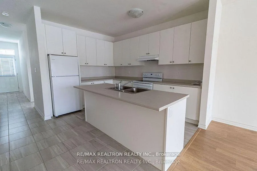 Photo 7 of 19 Abby Drive, Wasaga Beach — HOMEH