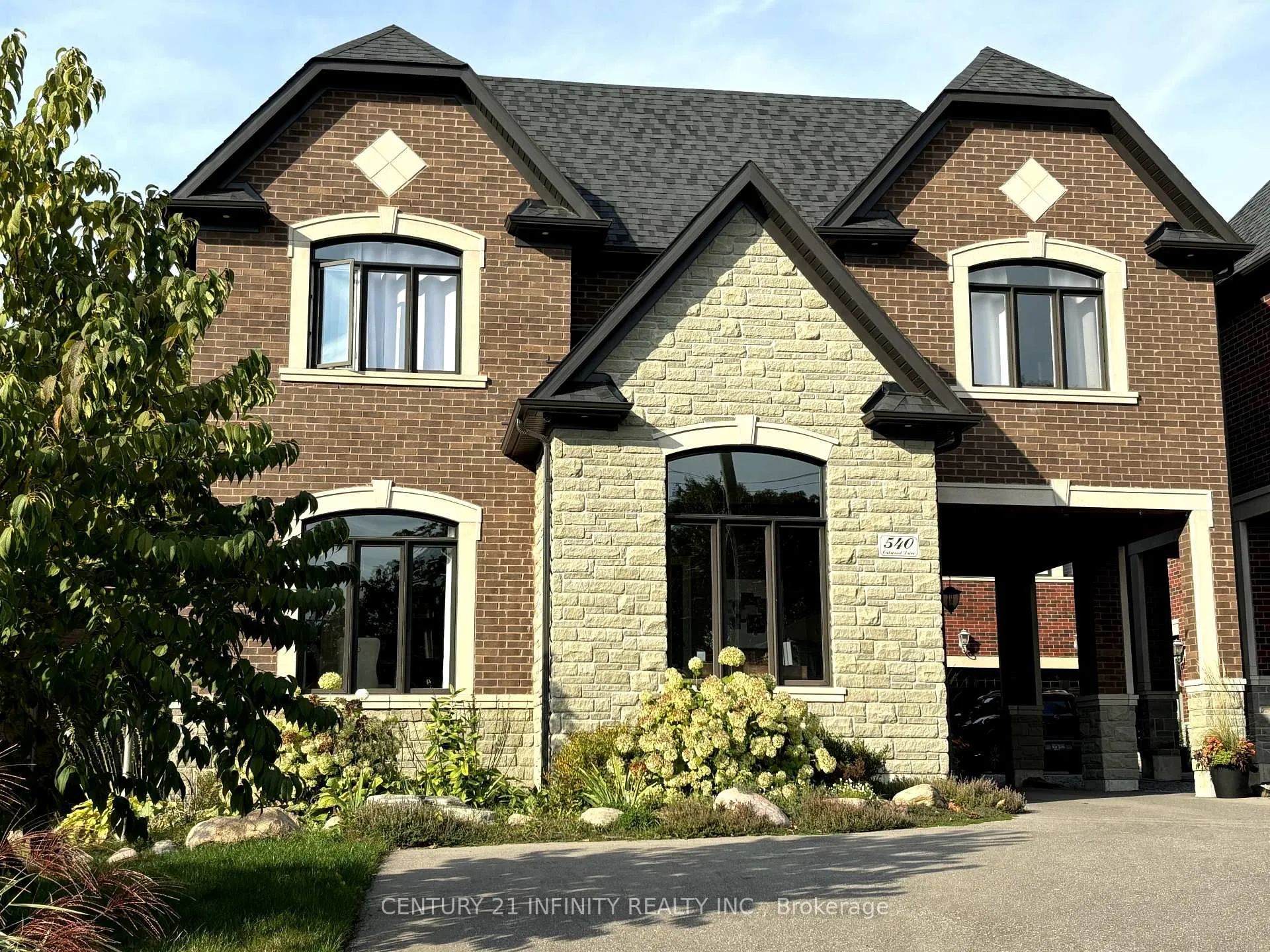 Photo 2 of 540 Oakwood Drive, Pickering, Rosebank — HOMEH