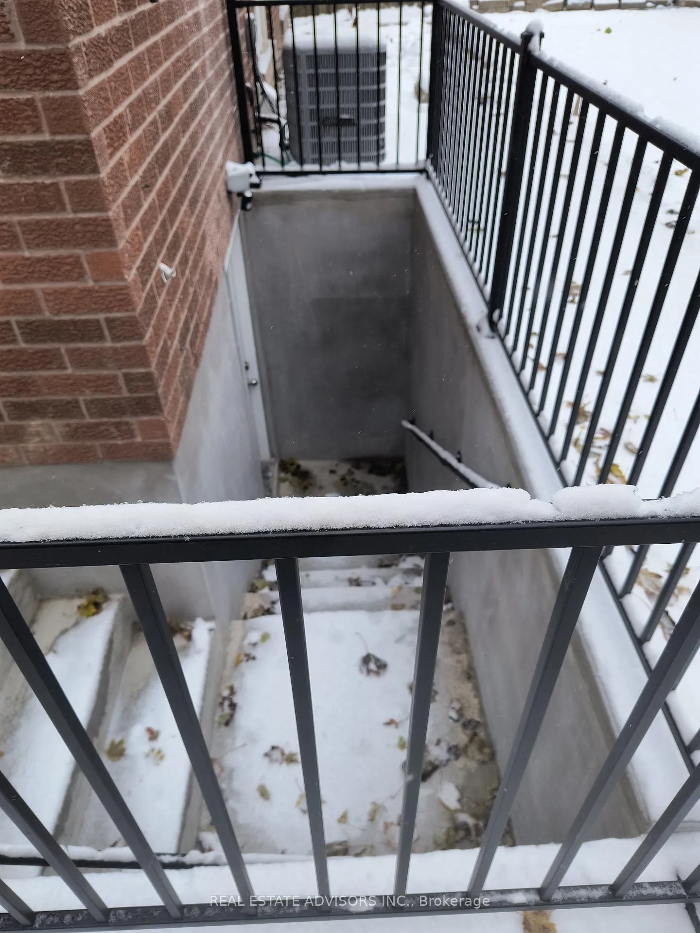 Photo 5 of 79 Gates Crescent, Ajax, South East — HOMEH