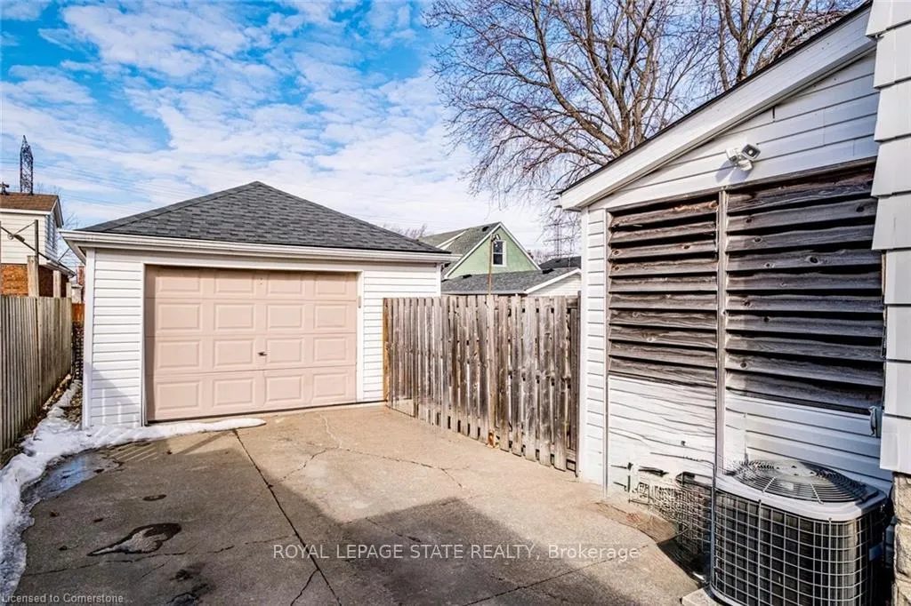 Photo 2 of 134 Craigroyston Road, Hamilton, Bartonville — HOMEH