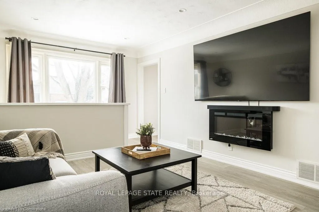 Photo 7 of 134 Craigroyston Road, Hamilton, Bartonville — HOMEH