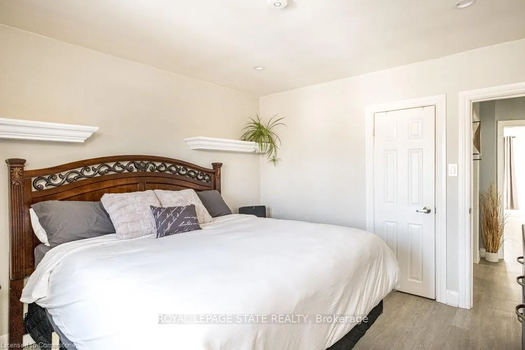 Photo 16 of 134 Craigroyston Road, Hamilton, Bartonville — HOMEH